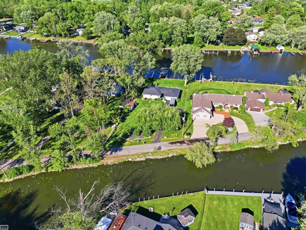 39734 Cove Street Harrison Charter Township MI 48045