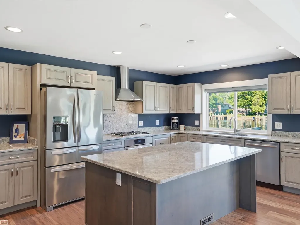 39734 Cove Street Harrison Charter Township MI 48045