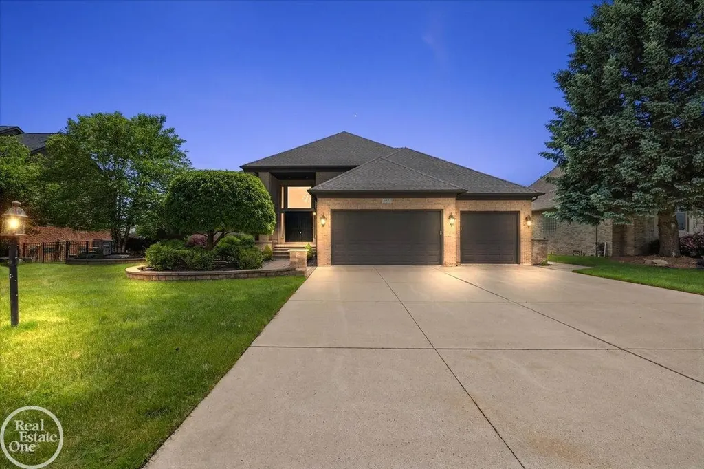 49572 Compass Point Drive Chesterfield Township MI 48047