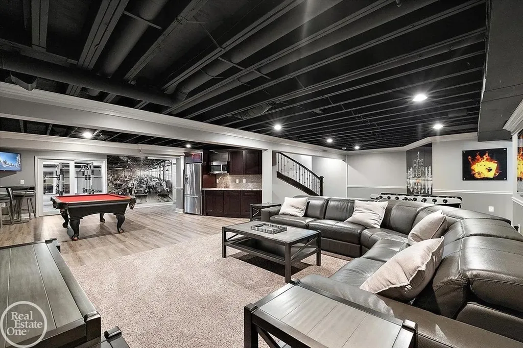 49572 Compass Point Drive Chesterfield Township MI 48047