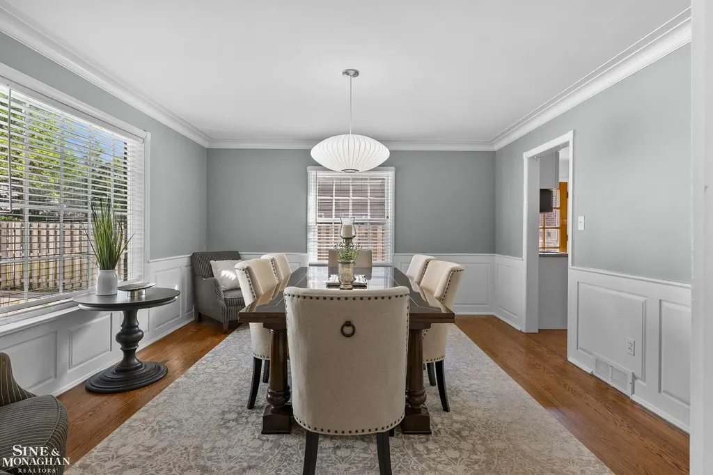 8 Radnor Circle Grosse Pointe Farms City MI 48236