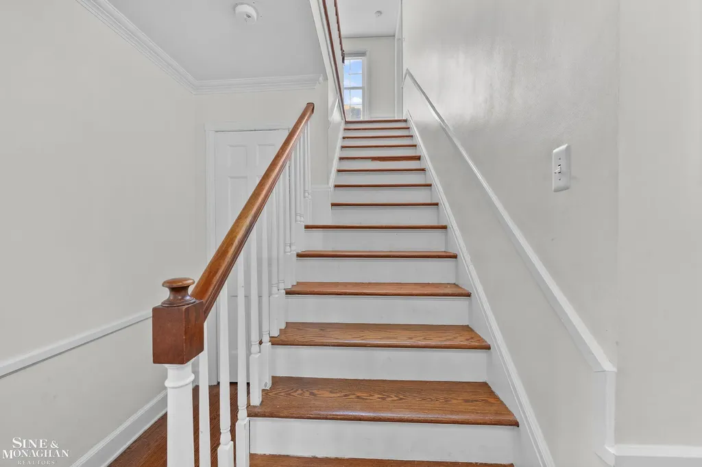 8 Radnor Circle Grosse Pointe Farms City MI 48236