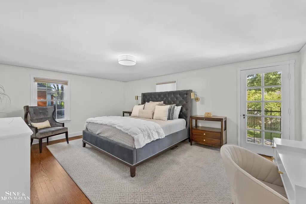 8 Radnor Circle Grosse Pointe Farms City MI 48236