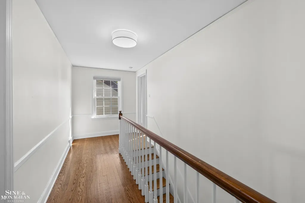 8 Radnor Circle Grosse Pointe Farms City MI 48236