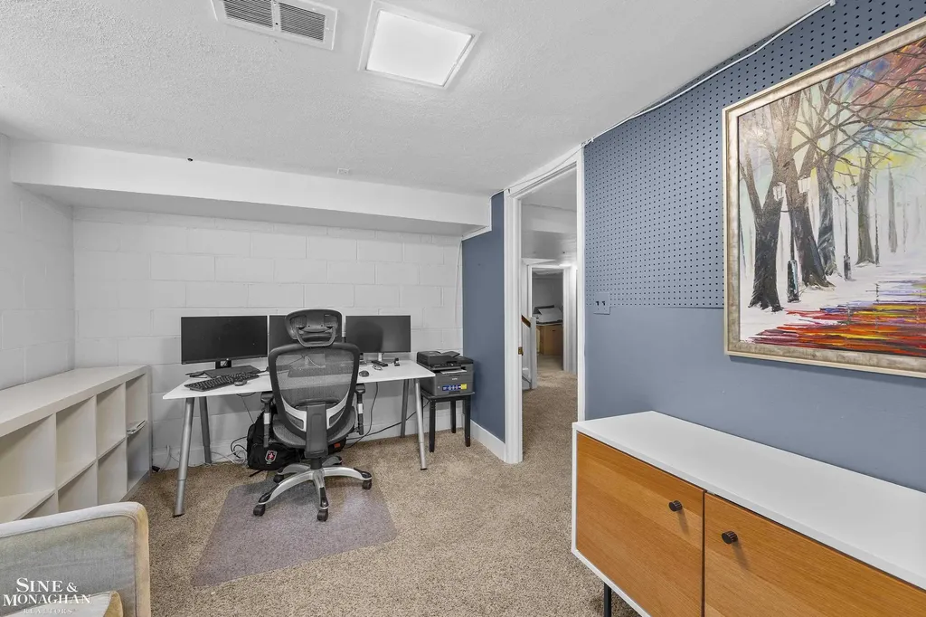 8 Radnor Circle Grosse Pointe Farms City MI 48236
