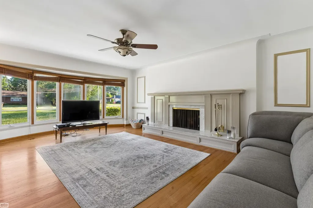 28697 South River Road Harrison Charter Township MI 48045