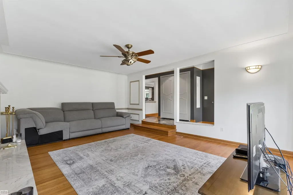 28697 South River Road Harrison Charter Township MI 48045