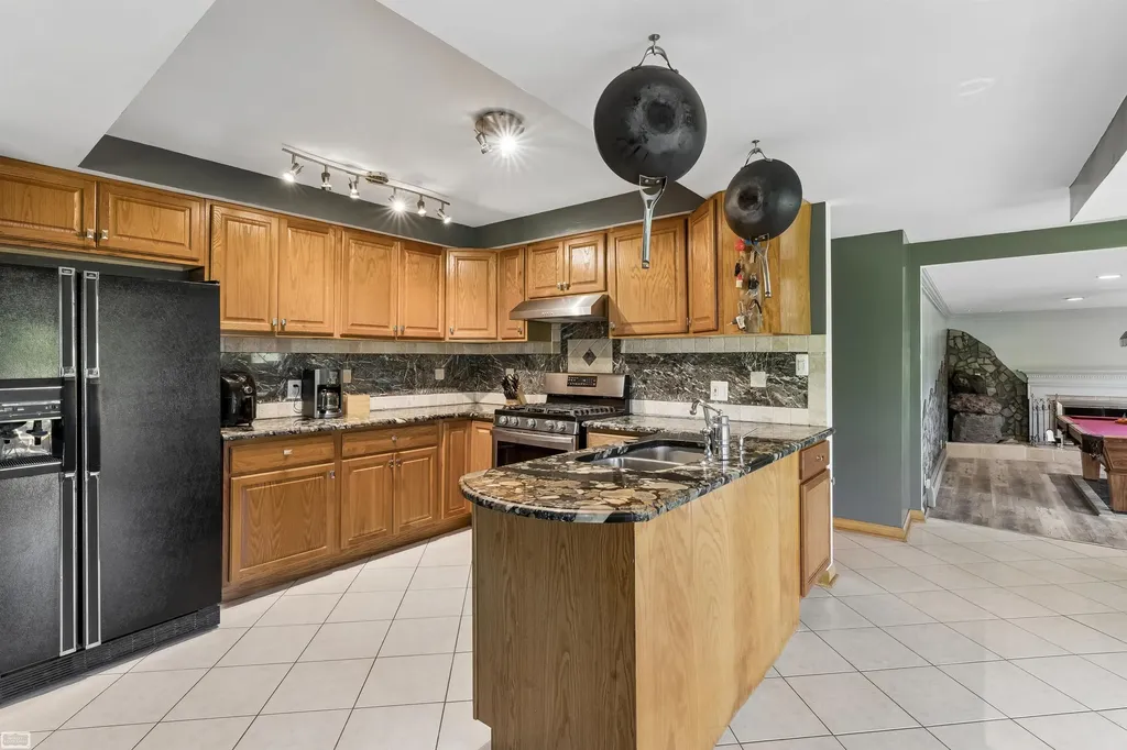 28697 South River Road Harrison Charter Township MI 48045