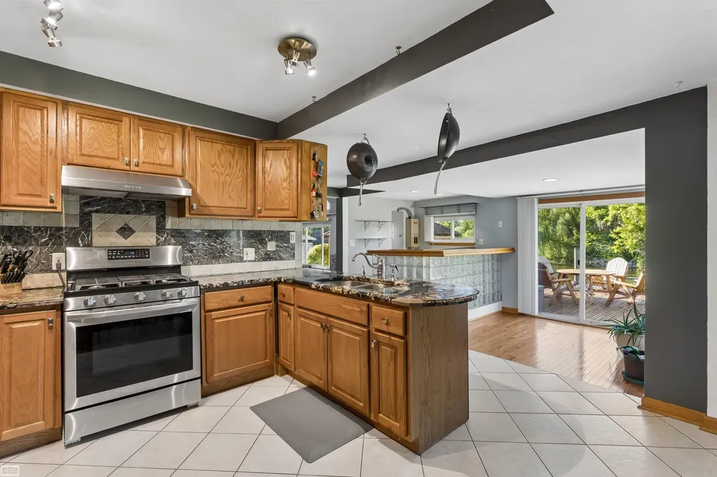 28697 South River Road Harrison Charter Township MI 48045