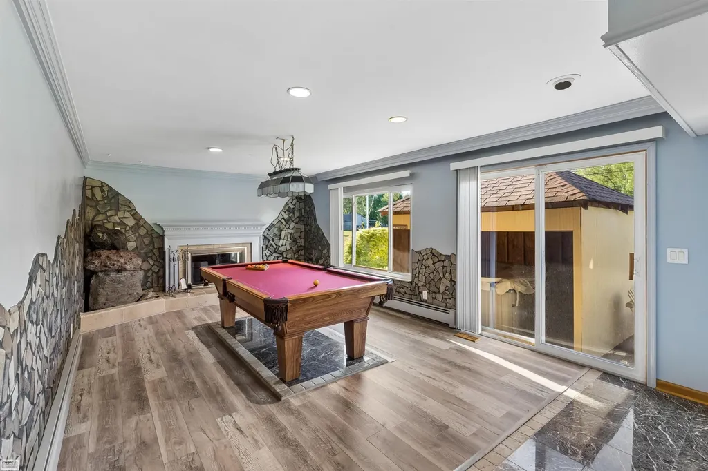 28697 South River Road Harrison Charter Township MI 48045