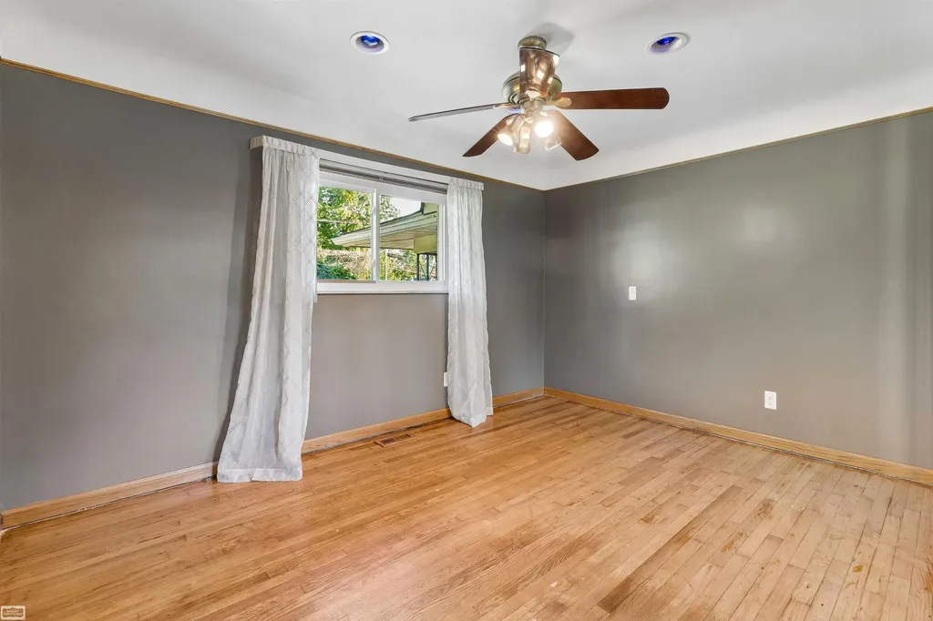 28697 South River Road Harrison Charter Township MI 48045