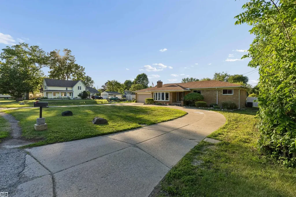28697 South River Road Harrison Charter Township MI 48045