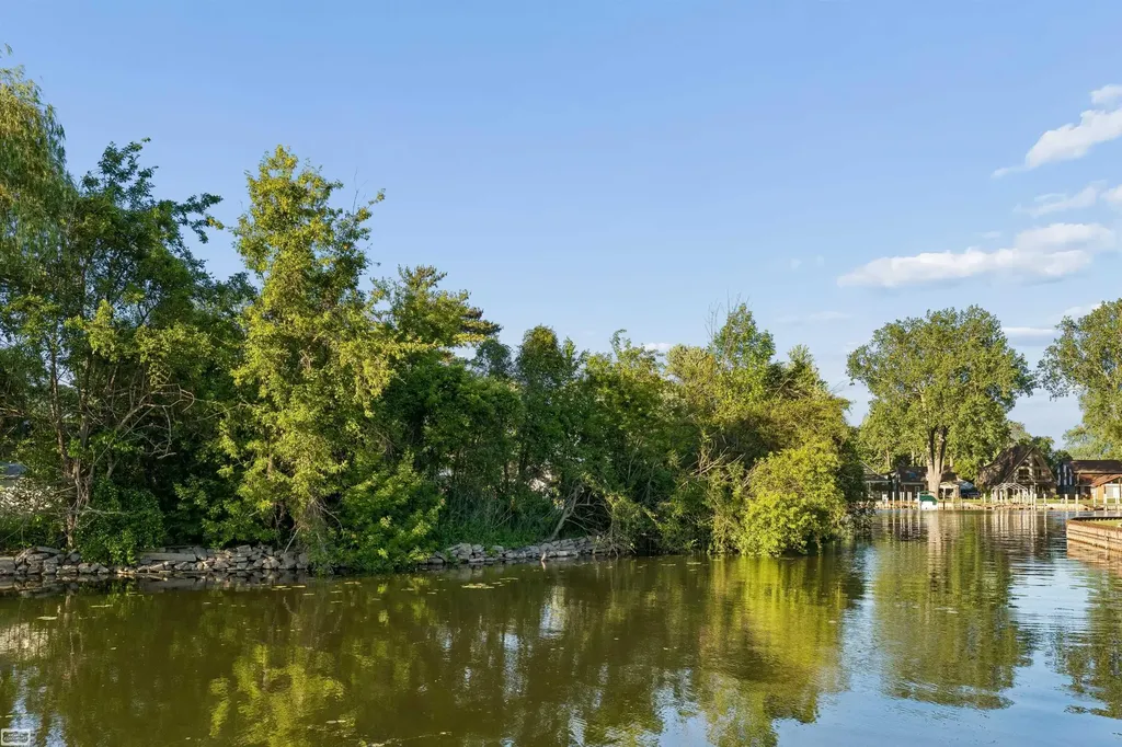 28697 South River Road Harrison Charter Township MI 48045