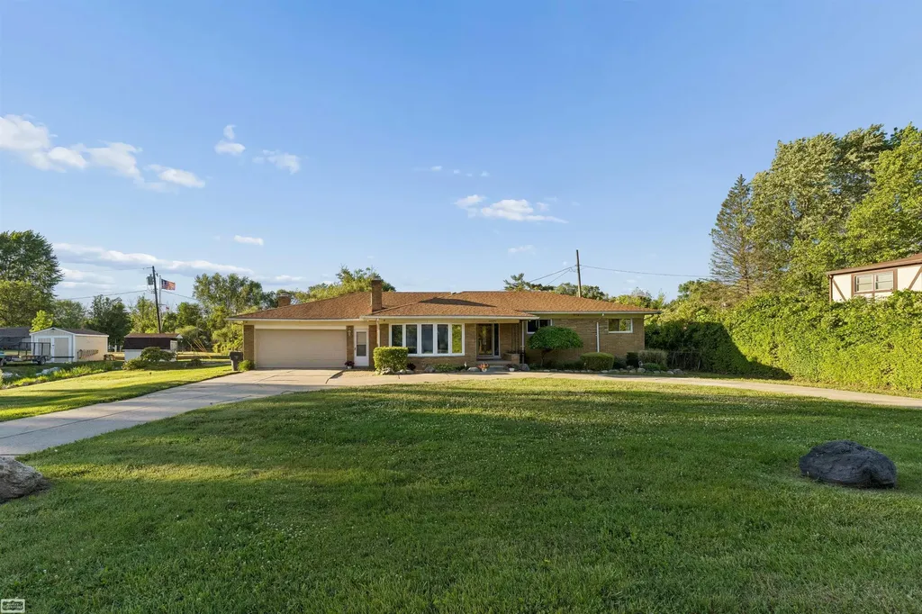 28697 South River Road Harrison Charter Township MI 48045