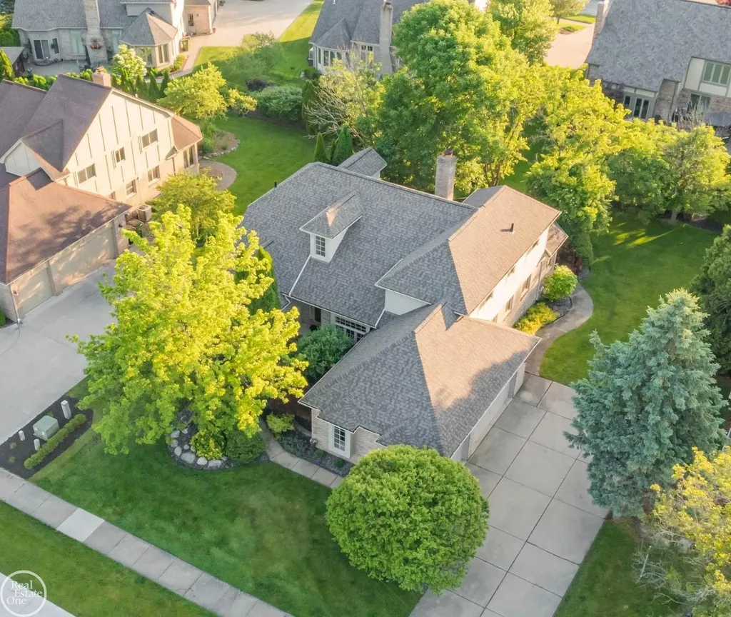 55261 Kingsway Drive Shelby Charter Township MI 48316