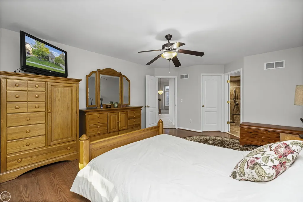 55261 Kingsway Drive Shelby Charter Township MI 48316