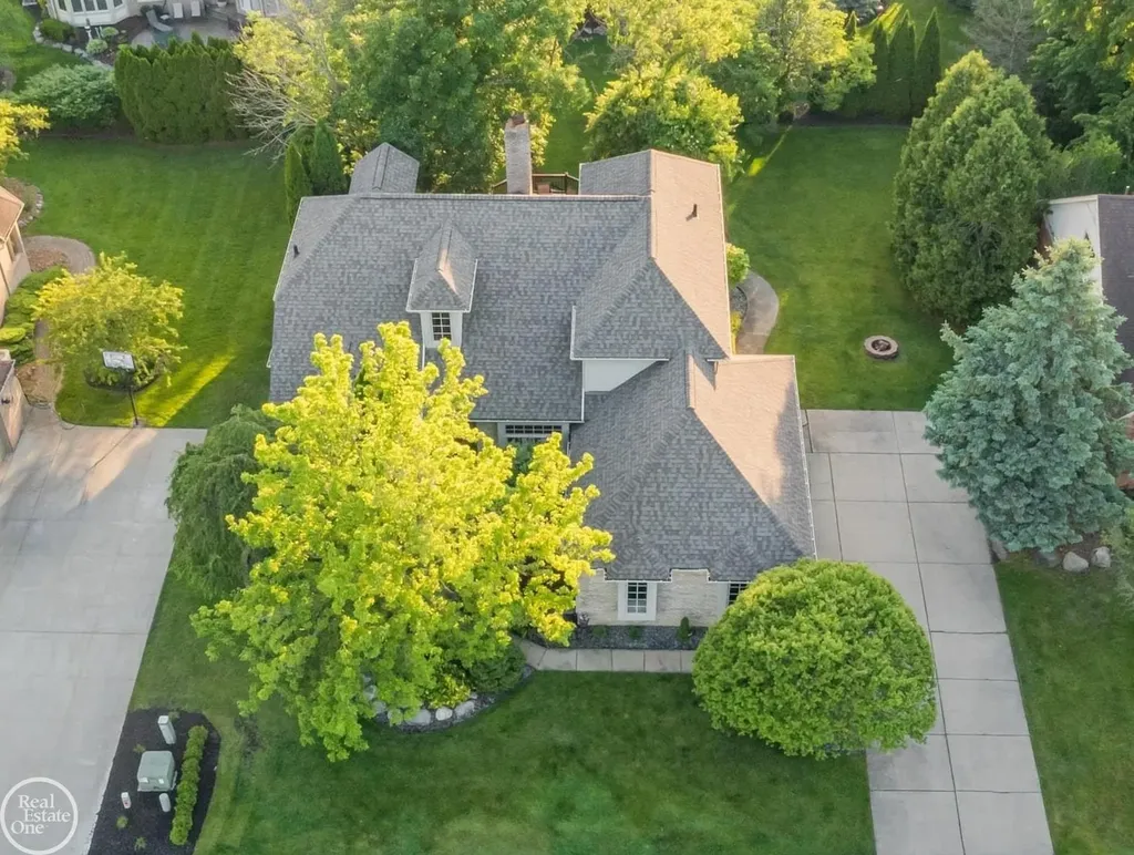 55261 Kingsway Drive Shelby Charter Township MI 48316