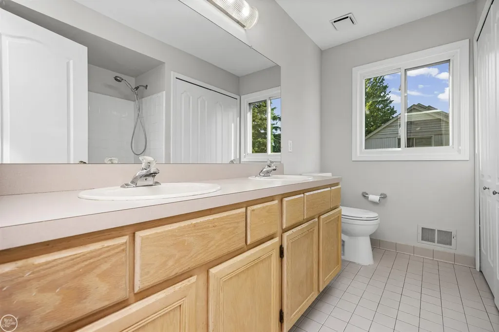 55261 Kingsway Drive Shelby Charter Township MI 48316