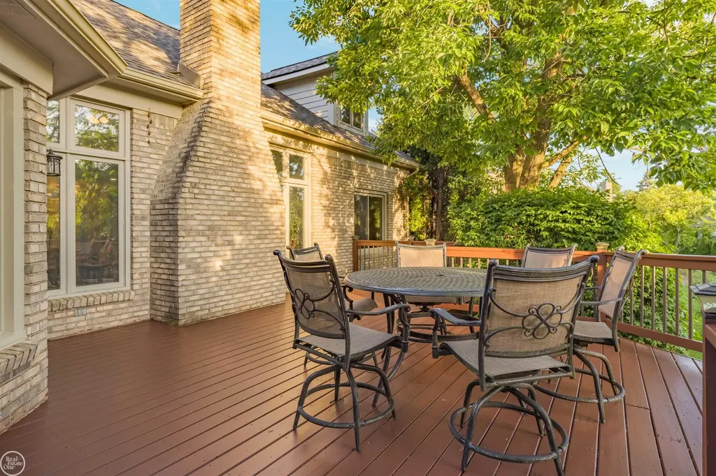 55261 Kingsway Drive Shelby Charter Township MI 48316
