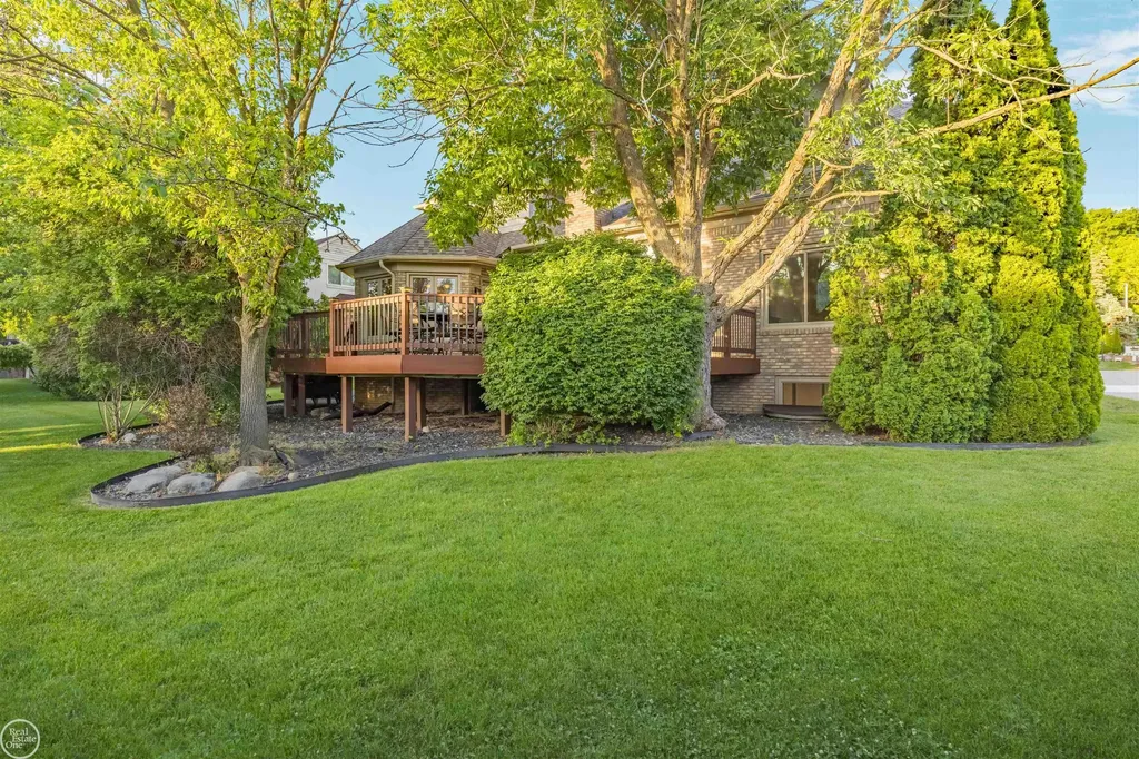 55261 Kingsway Drive Shelby Charter Township MI 48316