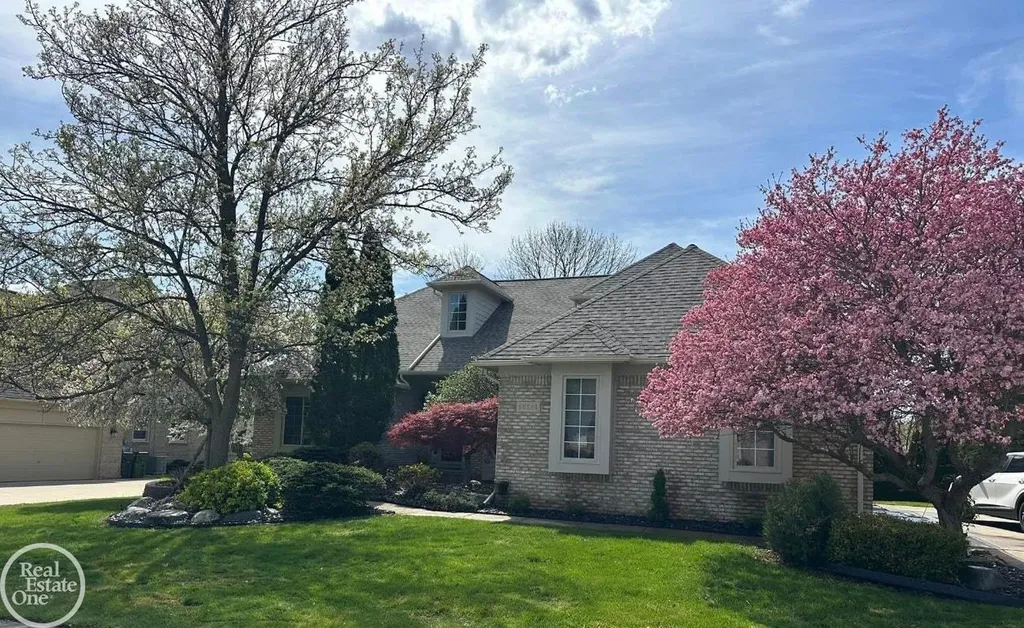 55261 Kingsway Drive Shelby Charter Township MI 48316