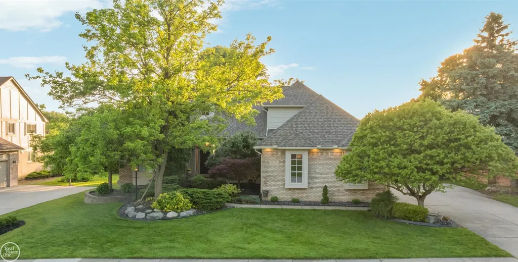 55261 Kingsway Drive Shelby Charter Township MI 48316