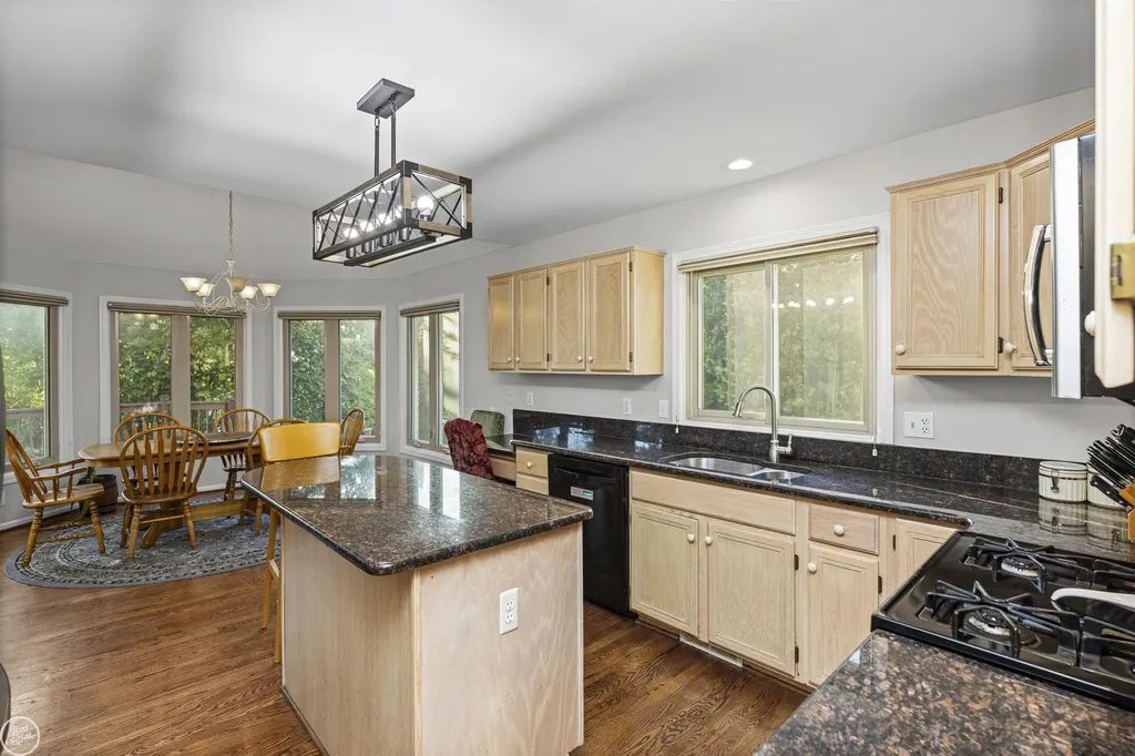 55261 Kingsway Drive Shelby Charter Township MI 48316