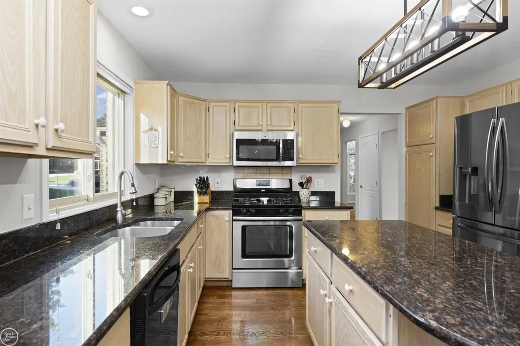 55261 Kingsway Drive Shelby Charter Township MI 48316