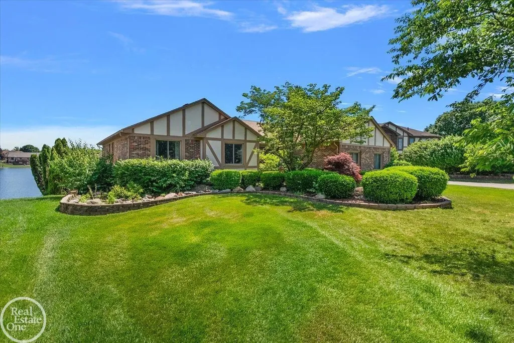 3286 Sandy Pt. Drive Shelby Charter Township MI 48316