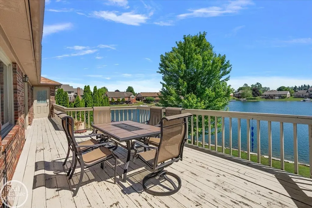 3286 Sandy Pt. Drive Shelby Charter Township MI 48316