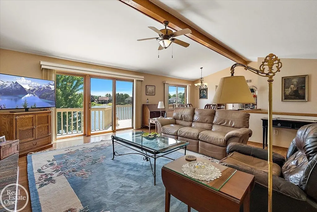 3286 Sandy Pt. Drive Shelby Charter Township MI 48316