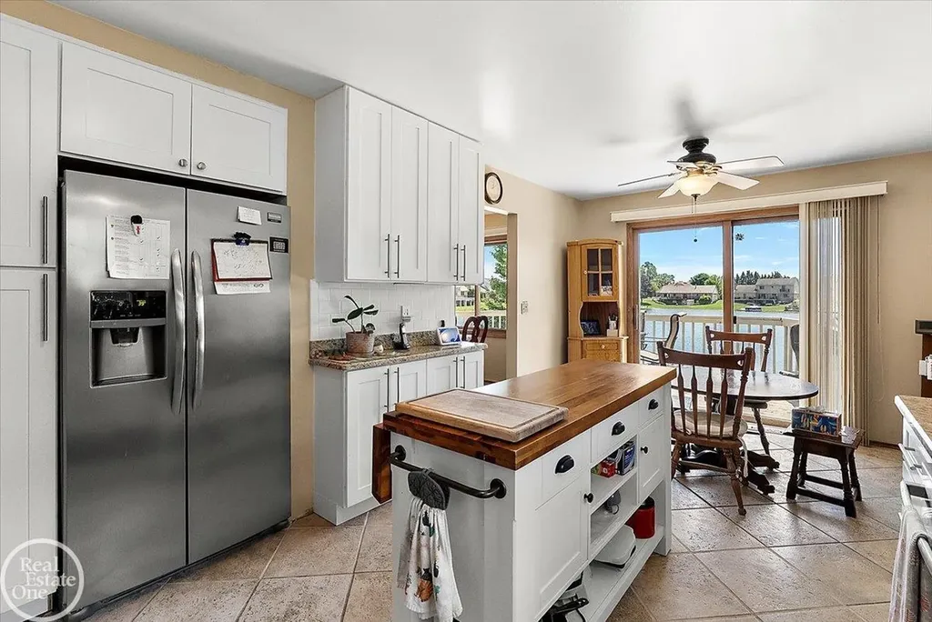 3286 Sandy Pt. Drive Shelby Charter Township MI 48316