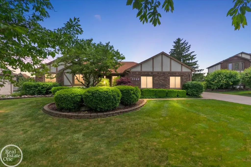 3286 Sandy Pt. Drive Shelby Charter Township MI 48316