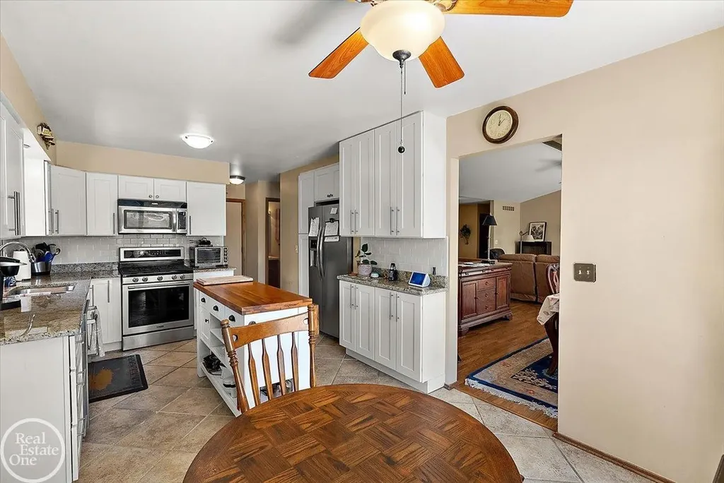 3286 Sandy Pt. Drive Shelby Charter Township MI 48316