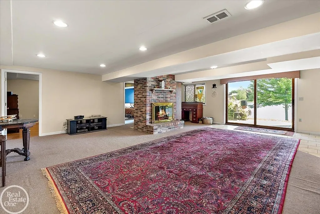 3286 Sandy Pt. Drive Shelby Charter Township MI 48316