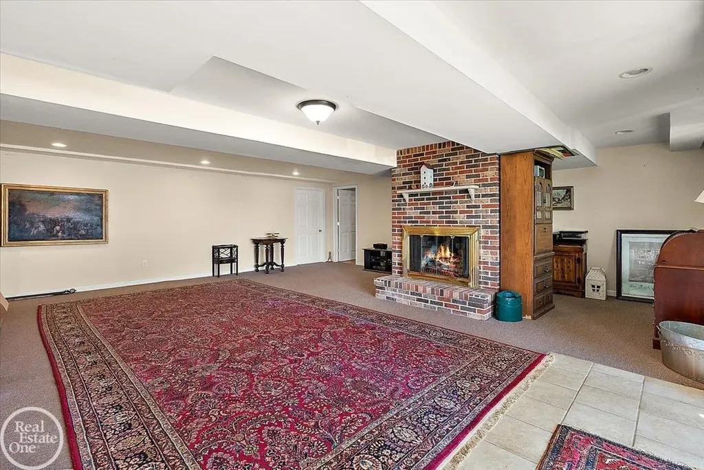 3286 Sandy Pt. Drive Shelby Charter Township MI 48316
