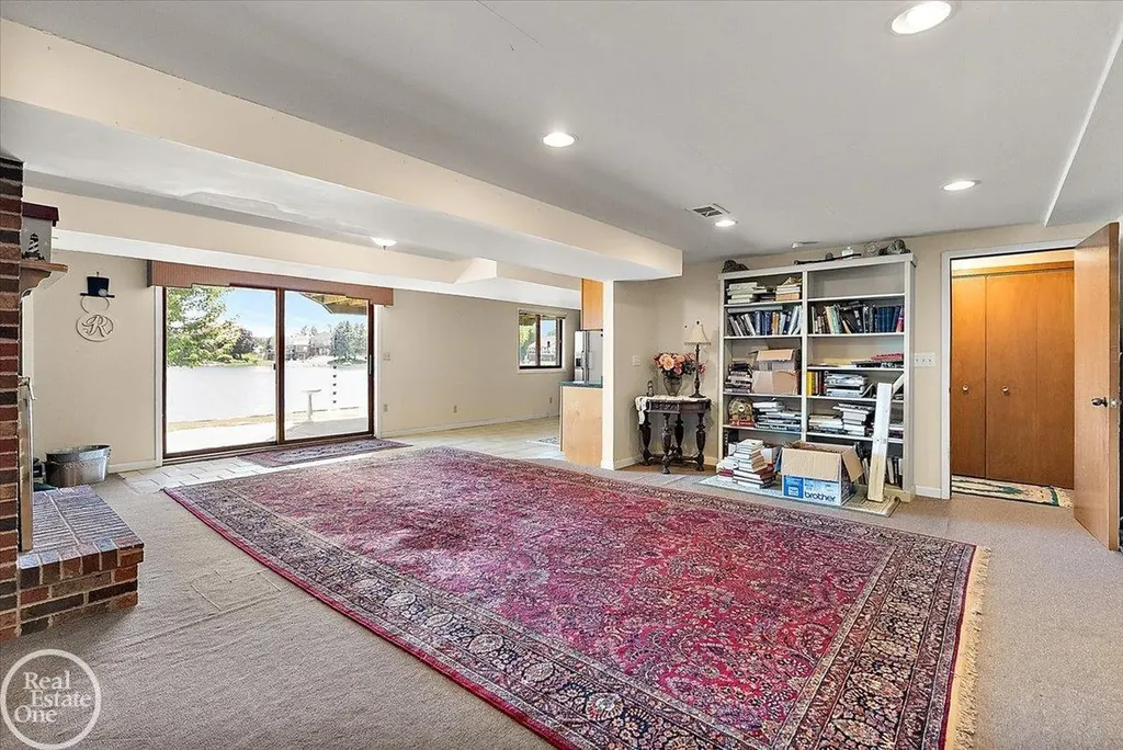 3286 Sandy Pt. Drive Shelby Charter Township MI 48316