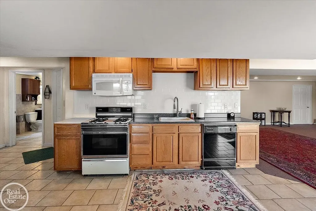 3286 Sandy Pt. Drive Shelby Charter Township MI 48316