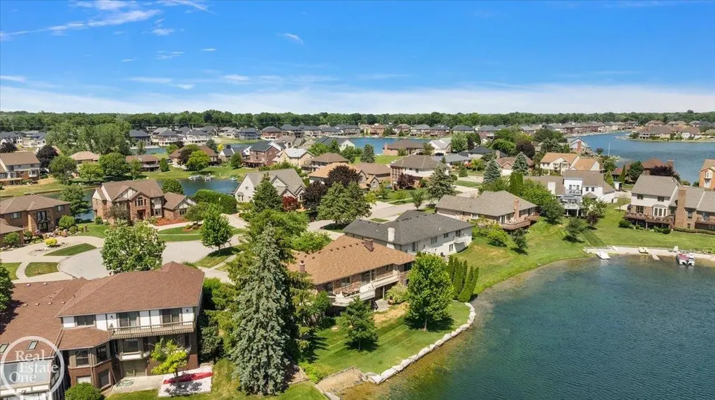 3286 Sandy Pt. Drive Shelby Charter Township MI 48316