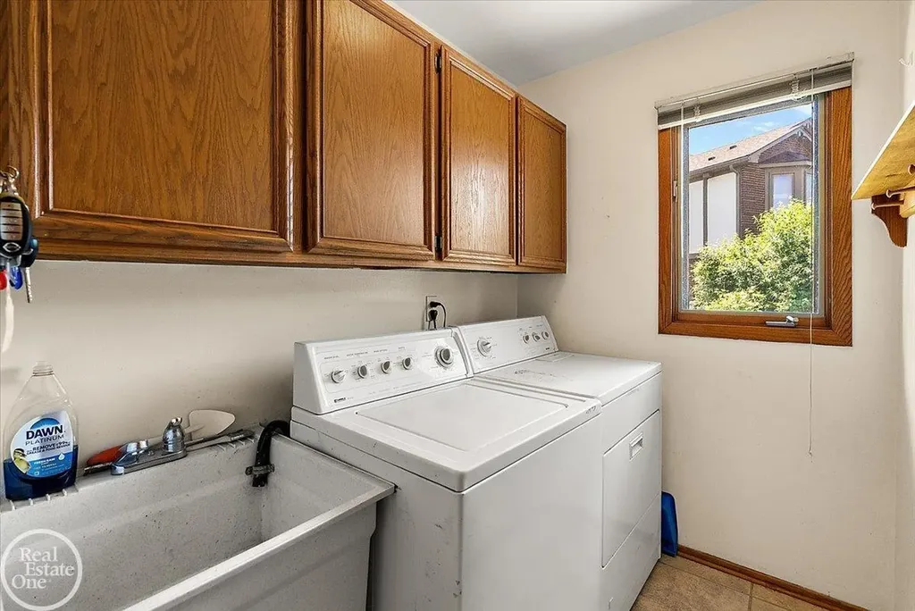 3286 Sandy Pt. Drive Shelby Charter Township MI 48316