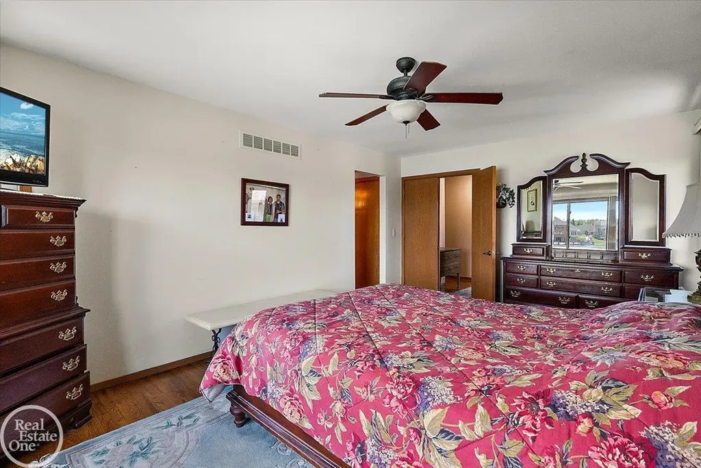 3286 Sandy Pt. Drive Shelby Charter Township MI 48316