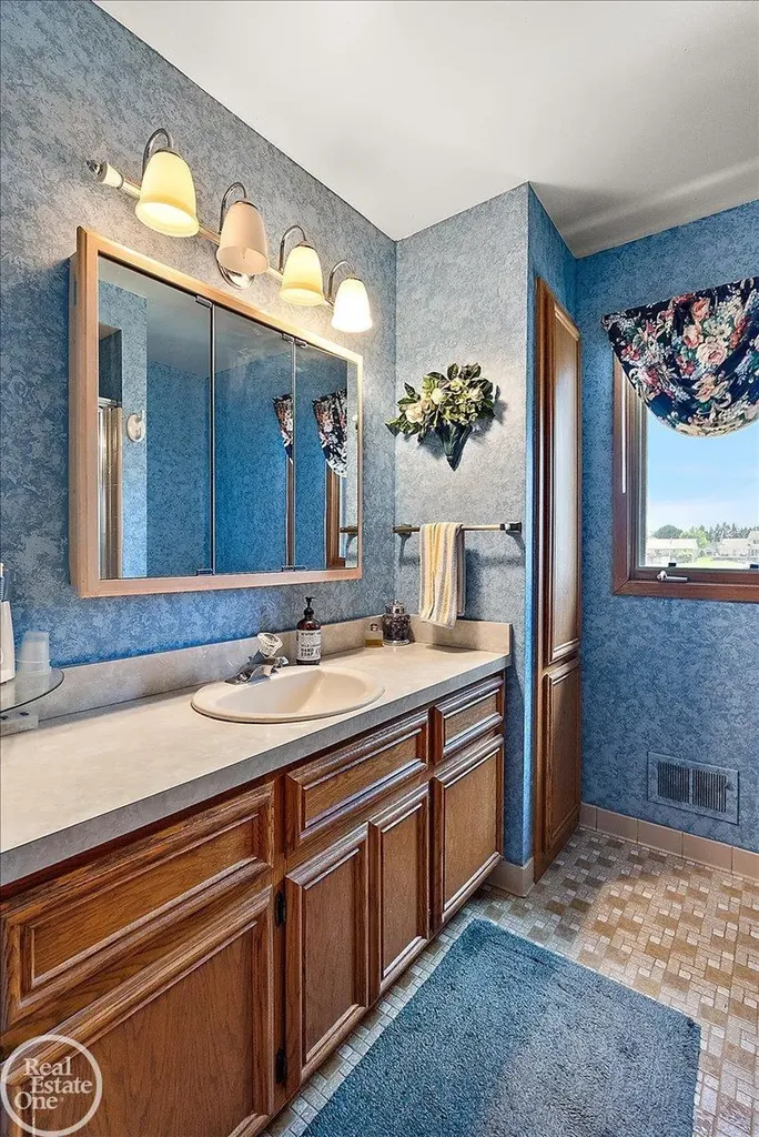 3286 Sandy Pt. Drive Shelby Charter Township MI 48316