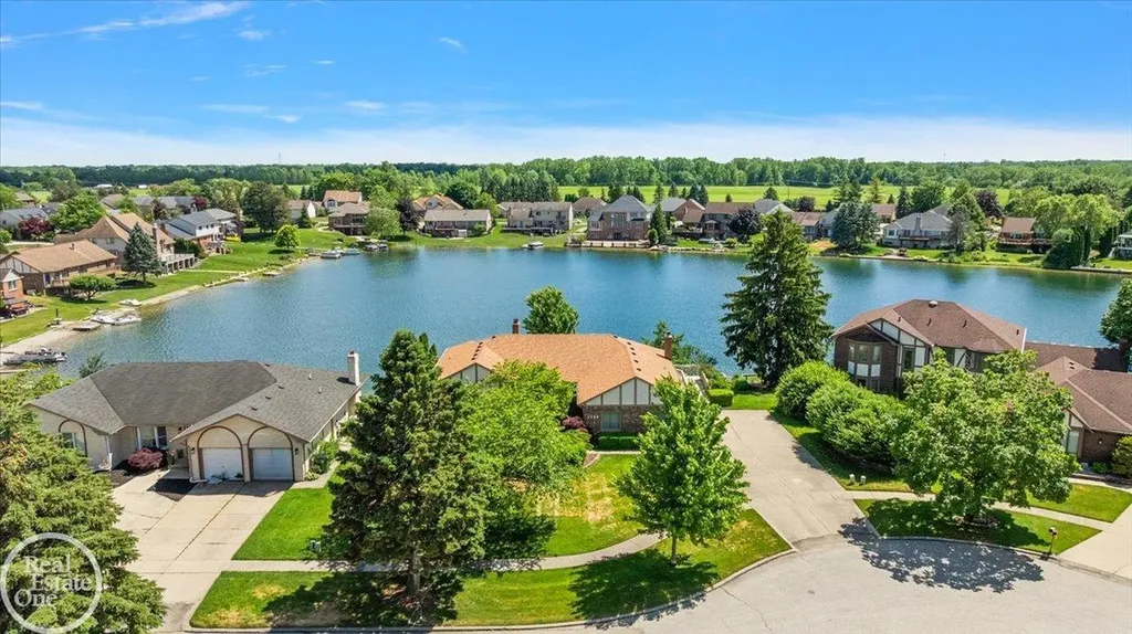 3286 Sandy Pt. Drive Shelby Charter Township MI 48316