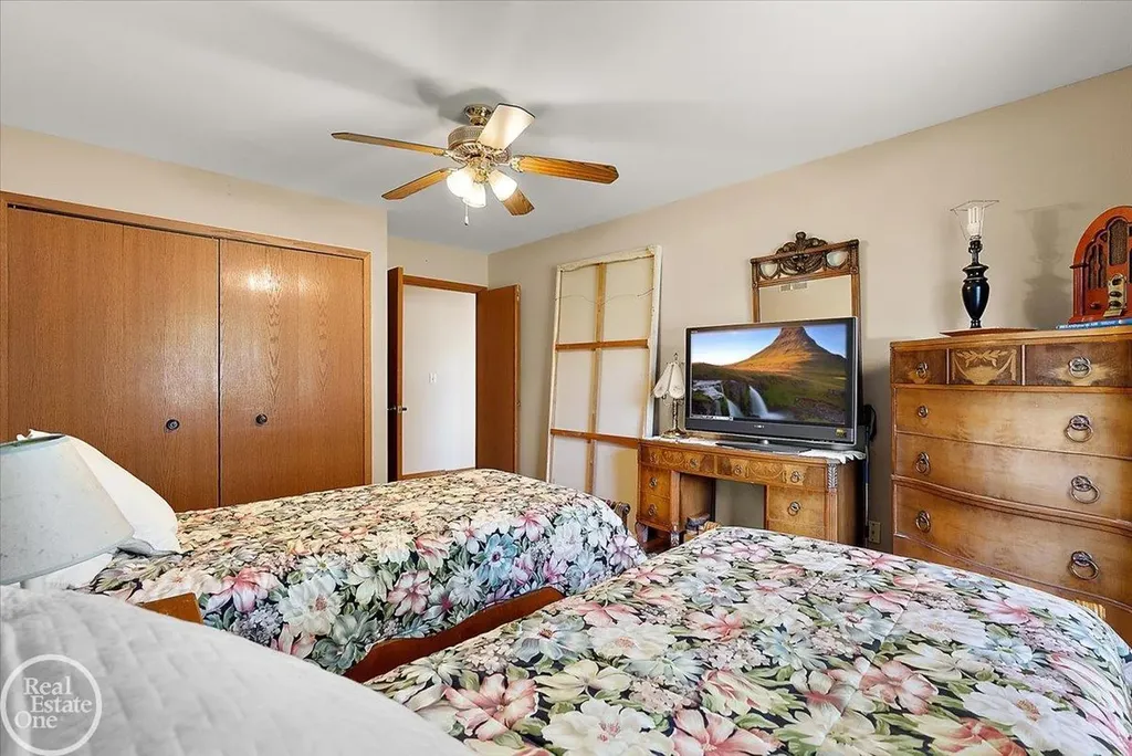 3286 Sandy Pt. Drive Shelby Charter Township MI 48316