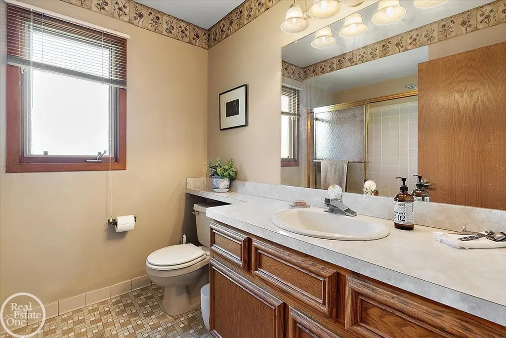 3286 Sandy Pt. Drive Shelby Charter Township MI 48316