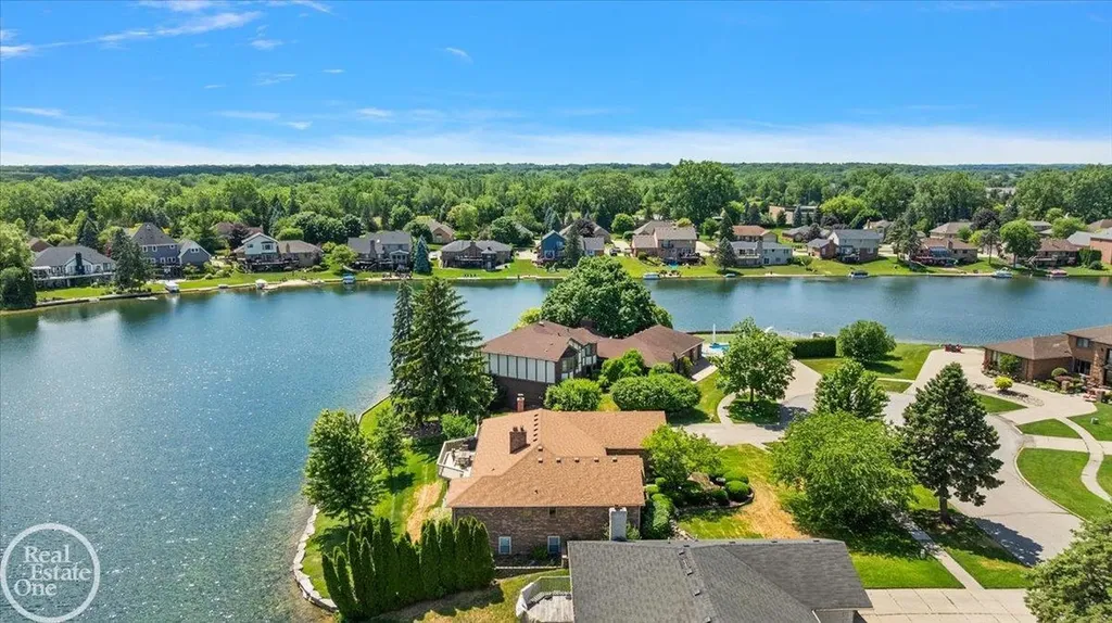3286 Sandy Pt. Drive Shelby Charter Township MI 48316