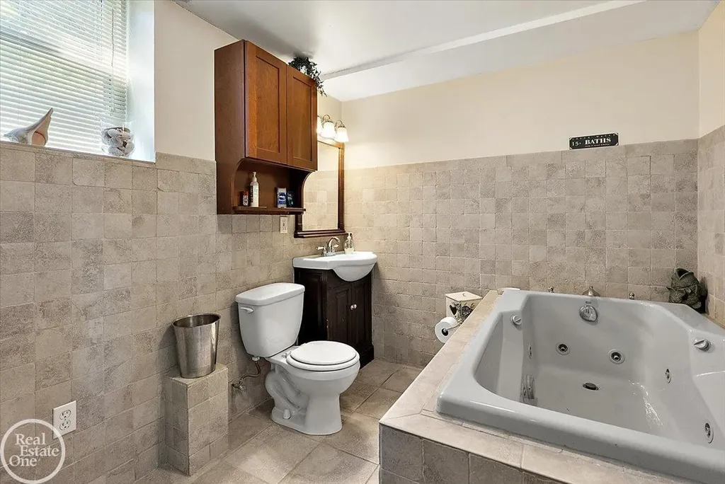 3286 Sandy Pt. Drive Shelby Charter Township MI 48316