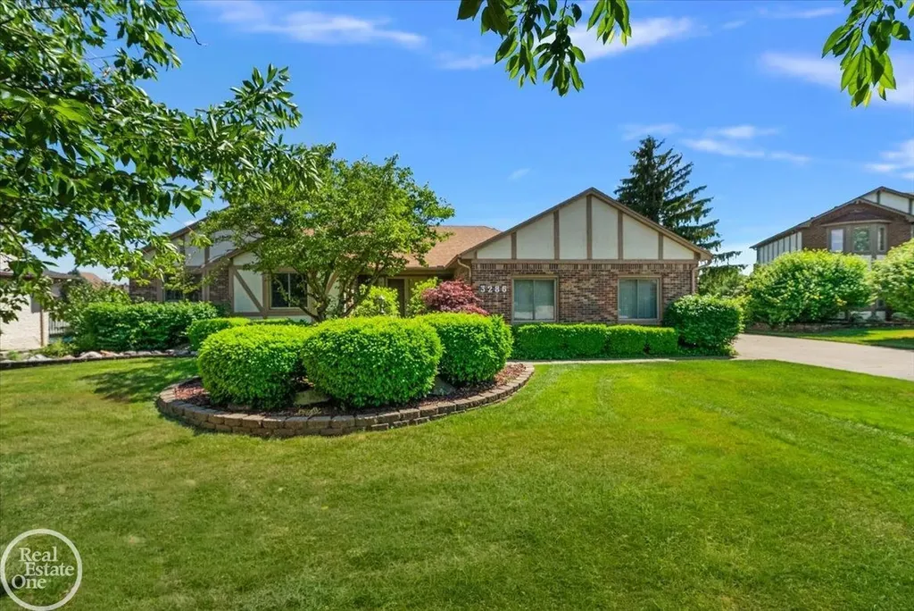 3286 Sandy Pt. Drive Shelby Charter Township MI 48316