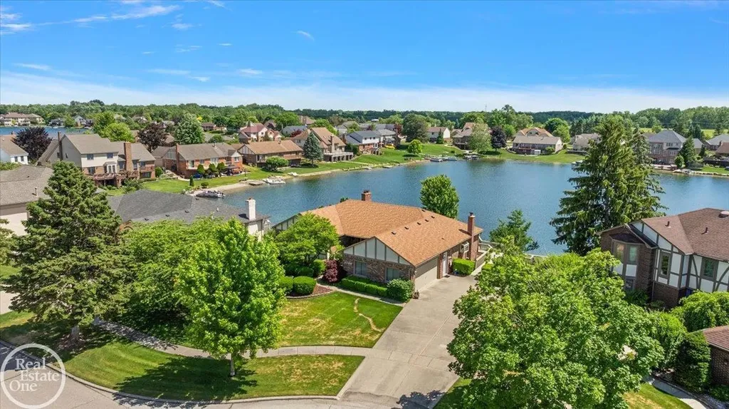 3286 Sandy Pt. Drive Shelby Charter Township MI 48316