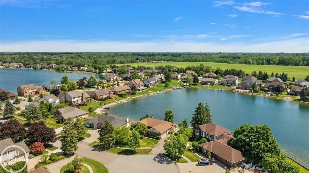 3286 Sandy Pt. Drive Shelby Charter Township MI 48316